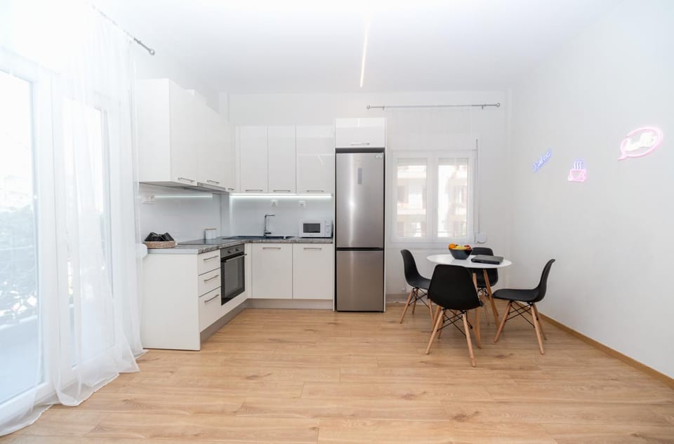 Kitchen or kitchenette, Dining area, minibar, pet friendly, stove