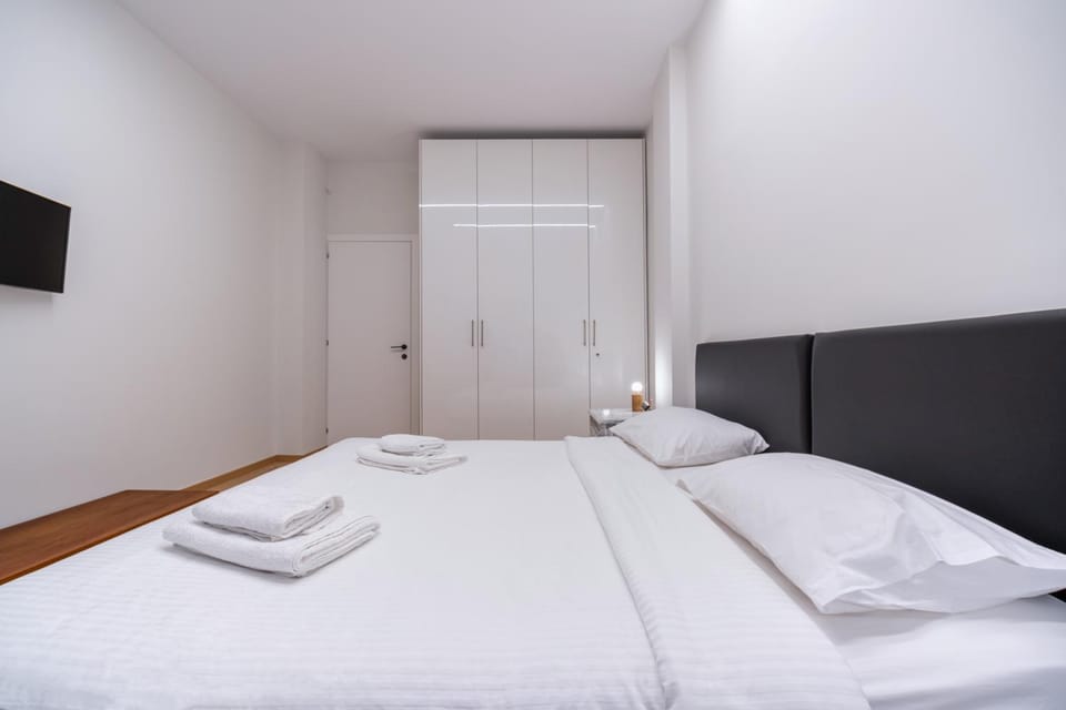 Bed, Bedroom, towels, wardrobe