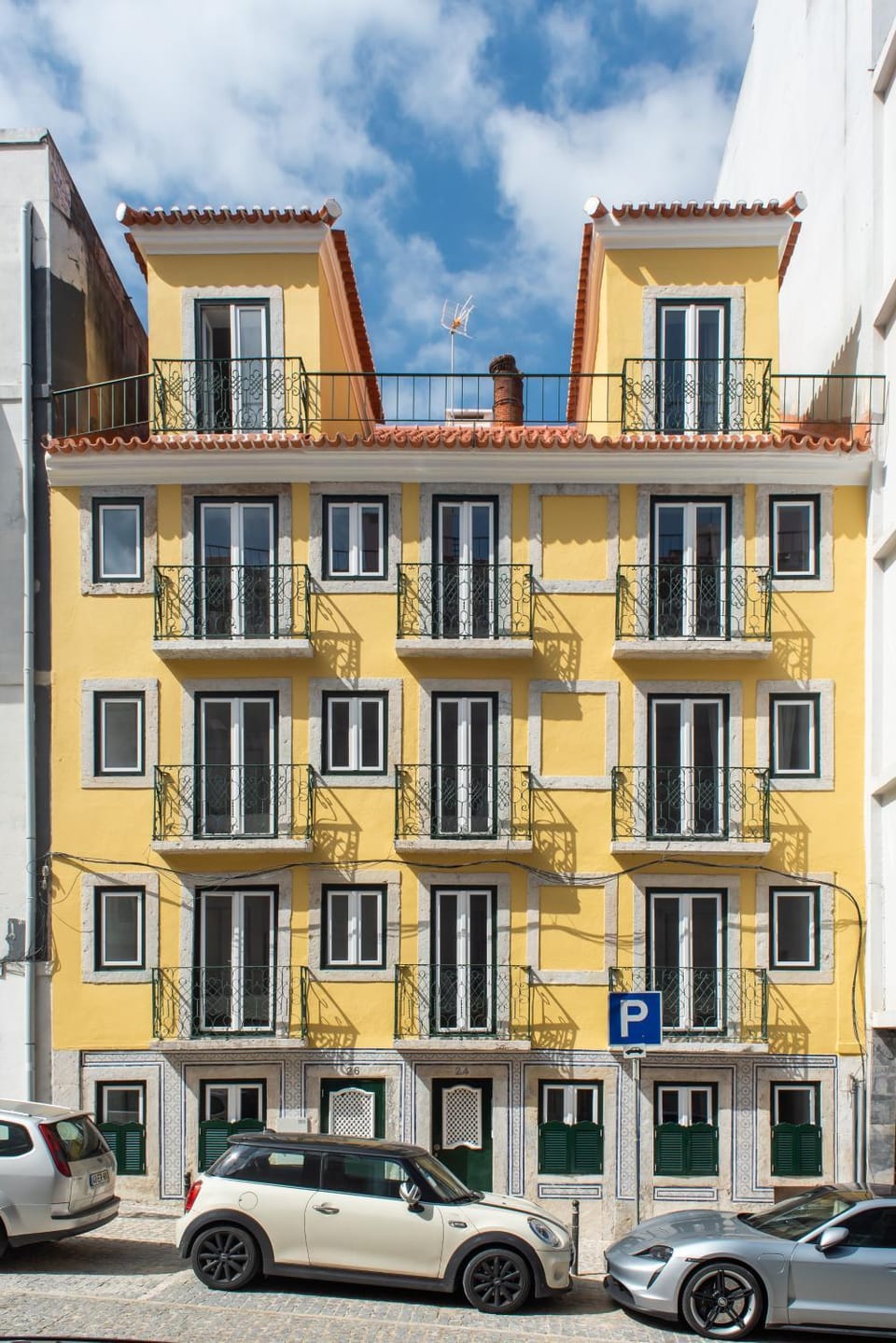 Property building, Facade/entrance, Day