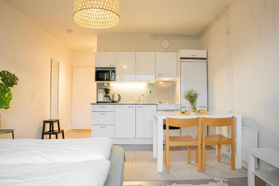 Coffee/tea facilities, microwave, oven, stove, kitchen