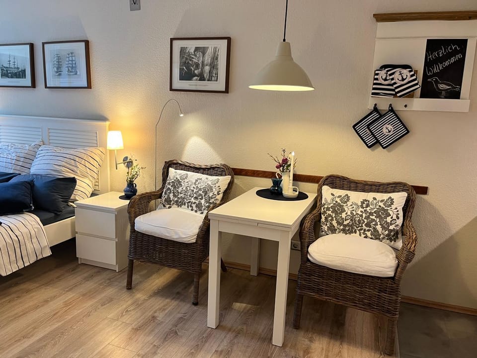 Seating area, Bedroom
