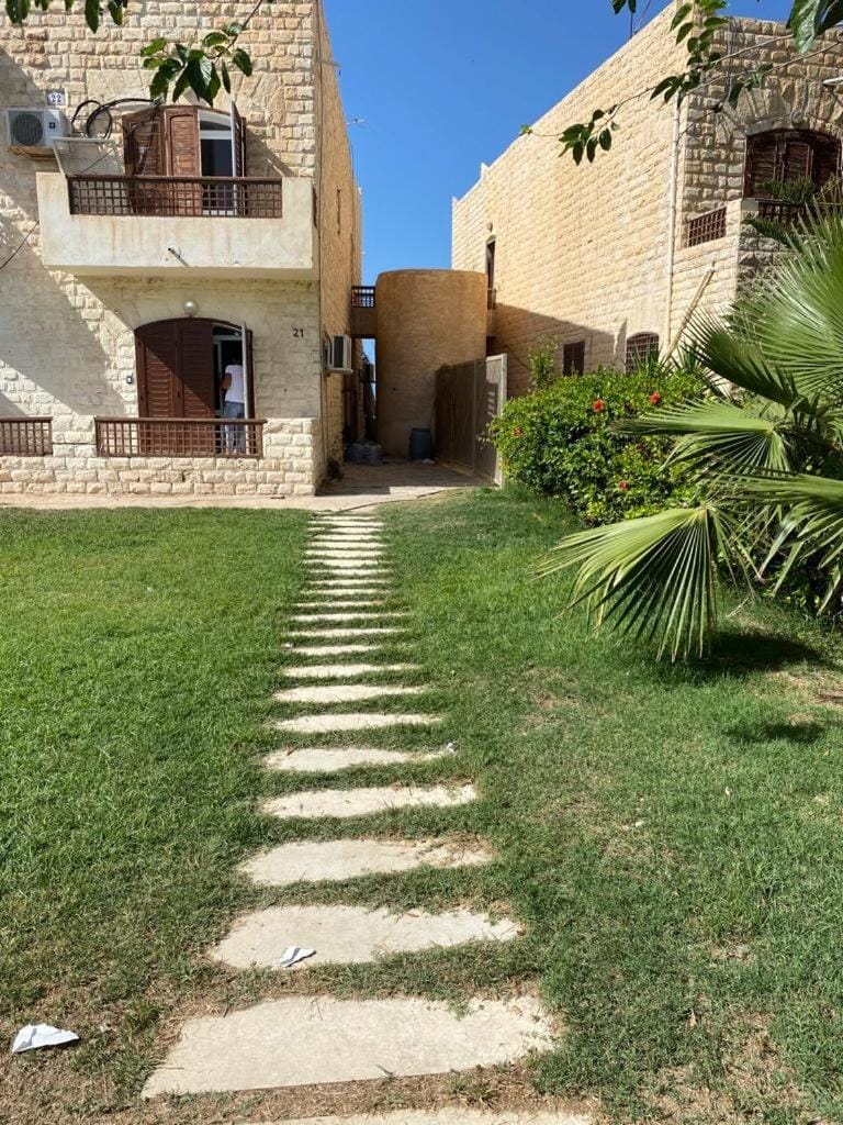 اول صف على البحر مارينا العلمين الساحل الشمالي 0إ Chalet in Egypt