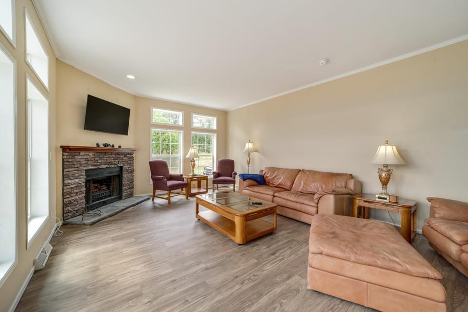 Pet-Friendly Checotah Home with Deck and Lake Views! House in Eufaula