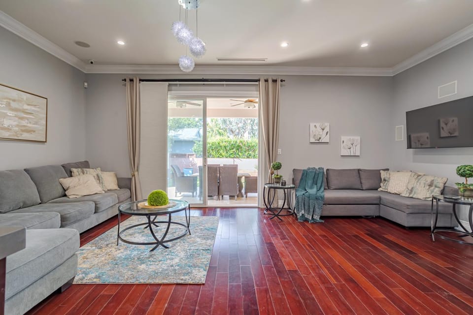 Living room, Seating area, fireplace