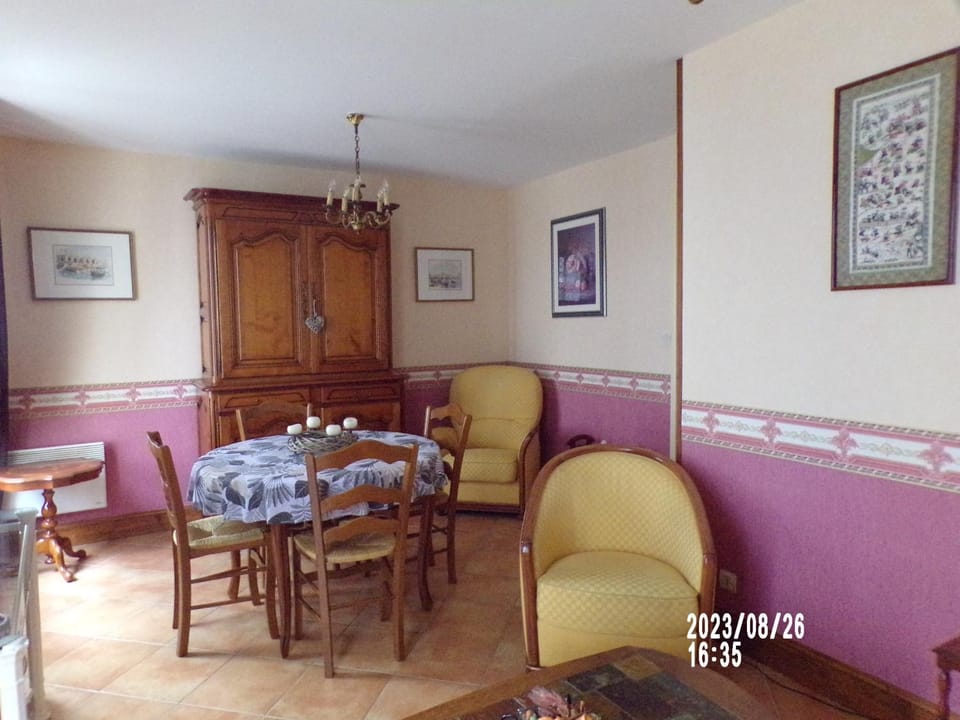 Le Chandelier House in Centre-Val de Loire