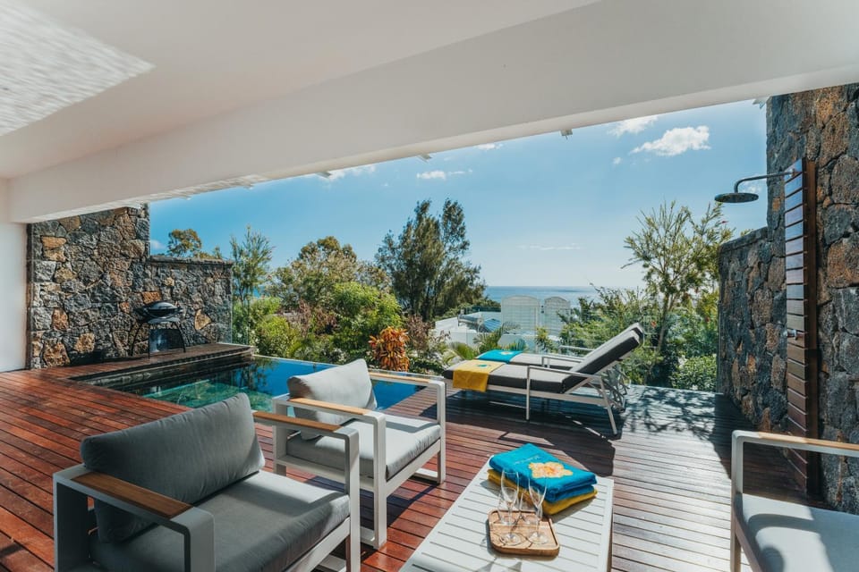 Patio, Day, Natural landscape, BBQ facilities, BBQ facilities, View (from property/room), Balcony/Terrace, Living room, Seating area, Dining area, Pool view, Sea view, Sunset, sunbed