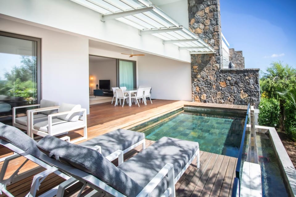 Patio, Day, Natural landscape, Garden, View (from property/room), Balcony/Terrace, Seating area, Garden view, Pool view, Swimming pool, sunbed