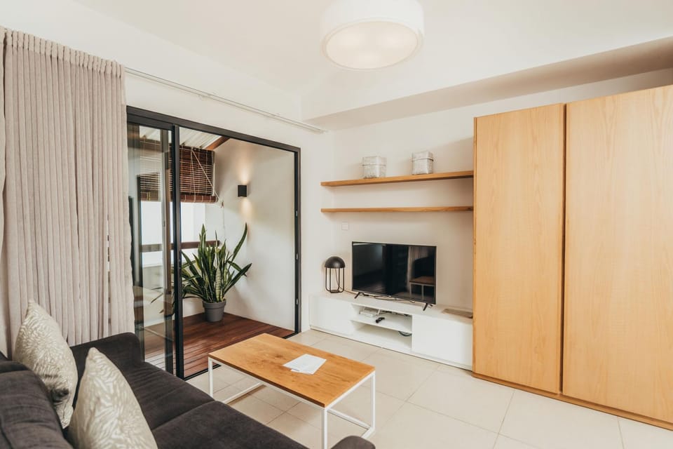 Communal lounge/ TV room, TV and multimedia, Living room, Seating area, Evening entertainment, wardrobe