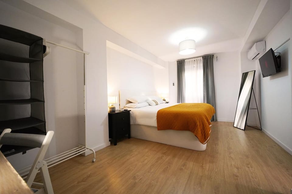 Bed, TV and multimedia, Bedroom, wardrobe, air conditioner