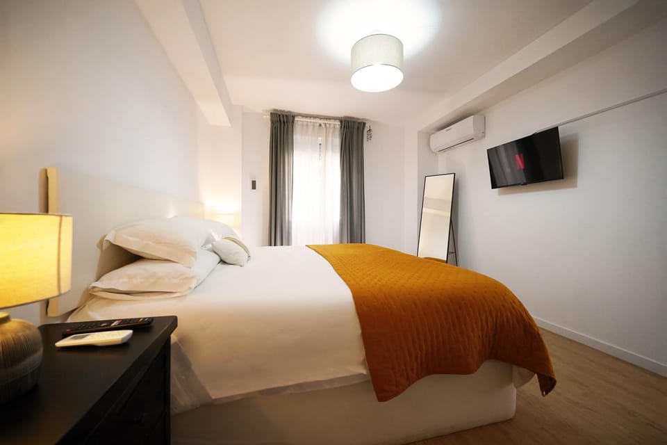 Bed, TV and multimedia, Bedroom, air conditioner
