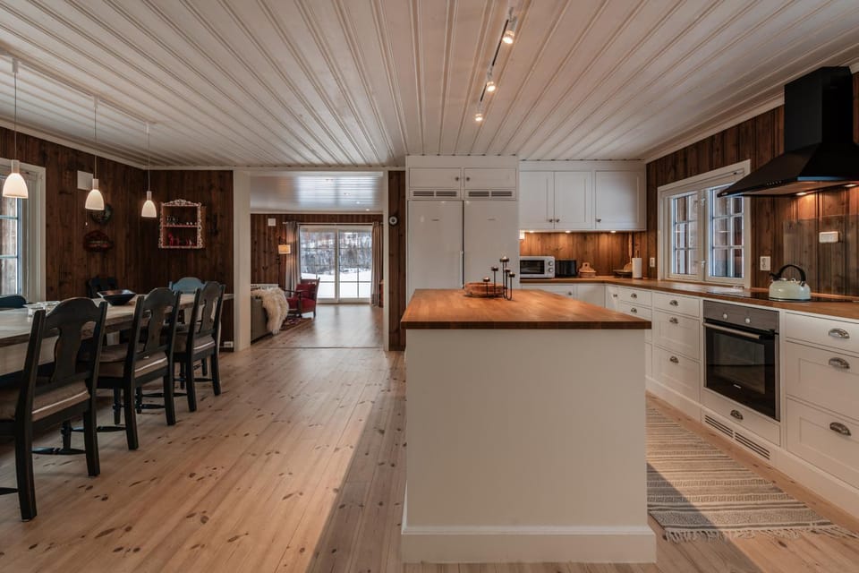 Kitchen or kitchenette, Dining area, microwave, oven, stove, kitchen