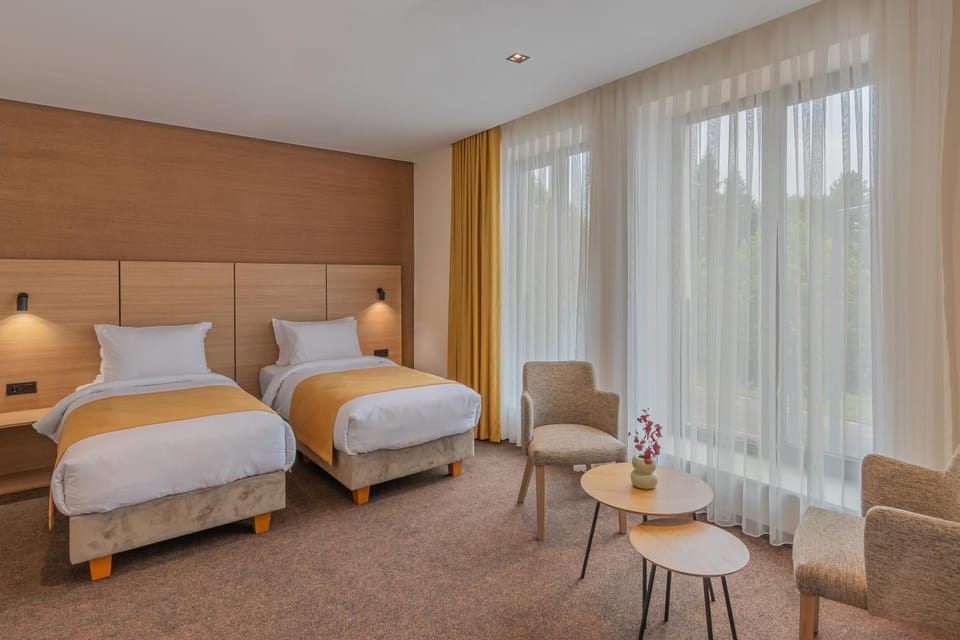 Bed, Seating area, Bedroom