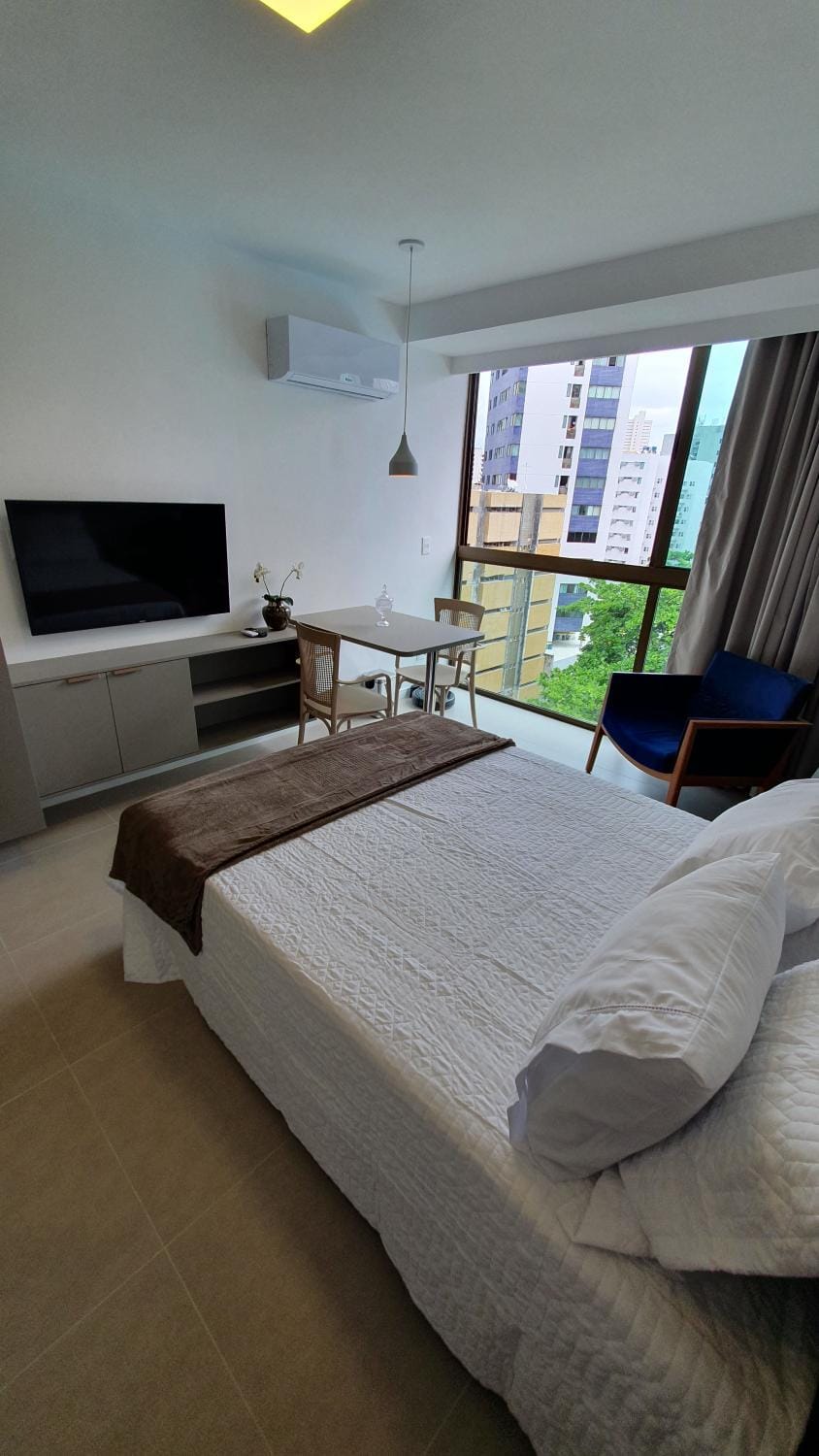 Bed, TV and multimedia, Photo of the whole room, Bedroom