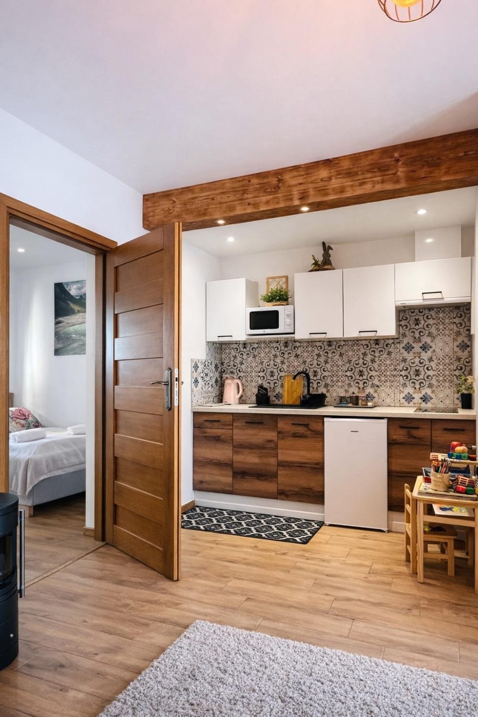 Kitchen or kitchenette, oven, stove