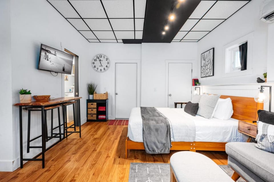 Bed, TV and multimedia