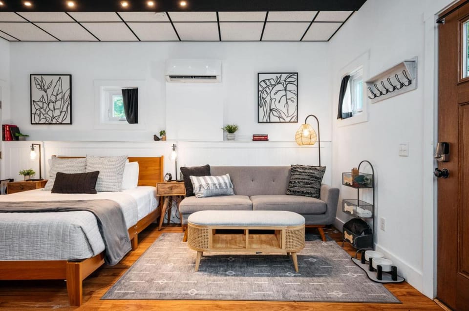 Bed, Bedroom, air conditioner