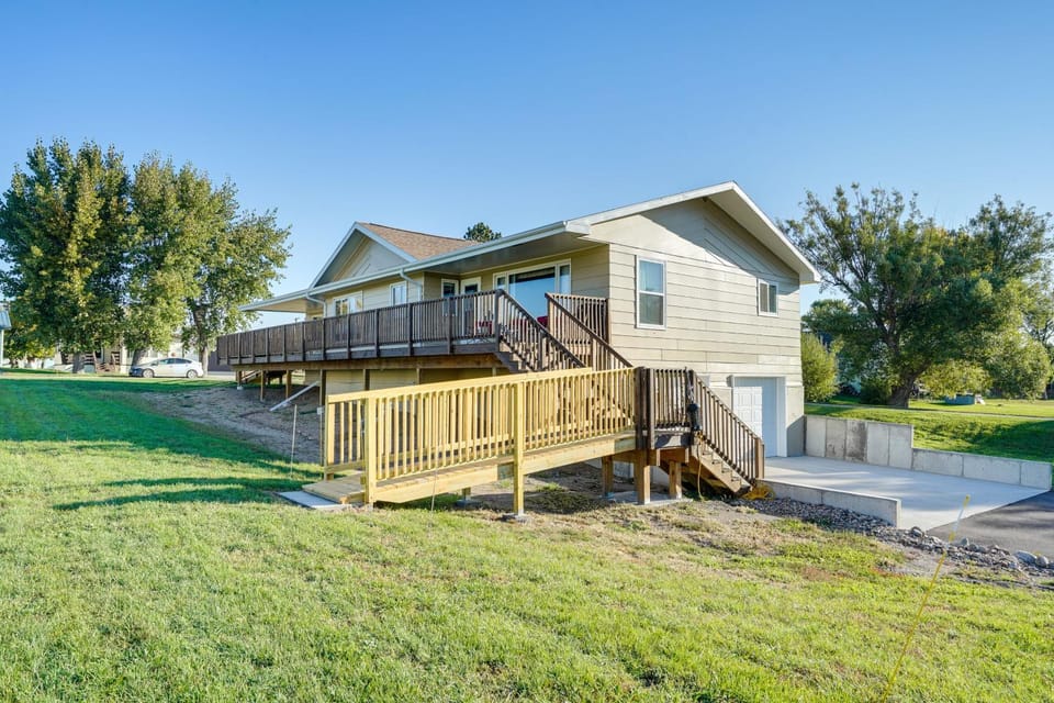 Deck & Fenced Yard: Pet-Friendly McClusky Home! House in North Dakota