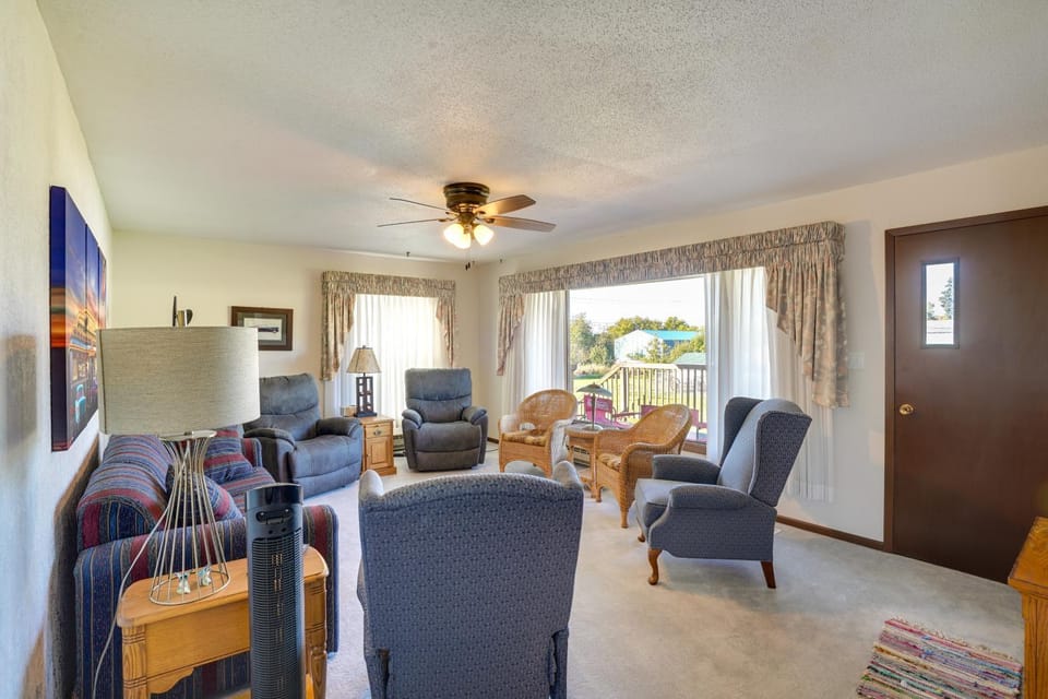 Deck & Fenced Yard: Pet-Friendly McClusky Home! House in North Dakota