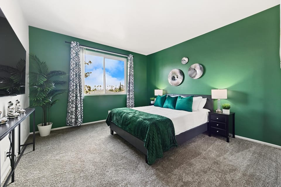 Beverly Hills Glamour Oasis 2 BR Apt with Parking 304 Apartment hotel in Beverly Hills