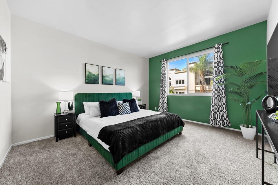 Beverly Hills Glamour Oasis 2 BR Apt with Parking 304 Apartment hotel in Beverly Hills