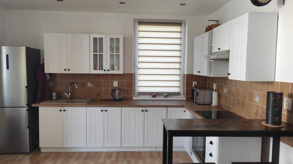 Coffee/tea facilities, Kitchen or kitchenette, minibar, pet friendly, stove