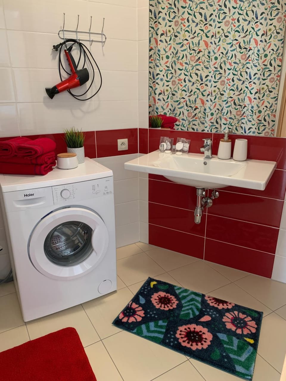 Bathroom, washing machine