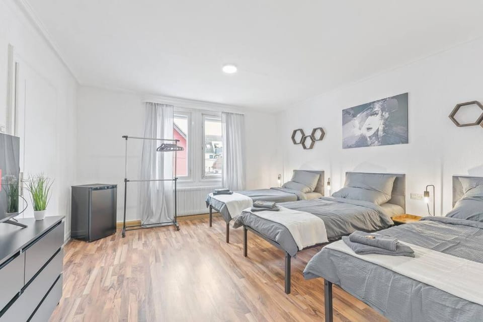 Bed, TV and multimedia, Photo of the whole room, Bedroom