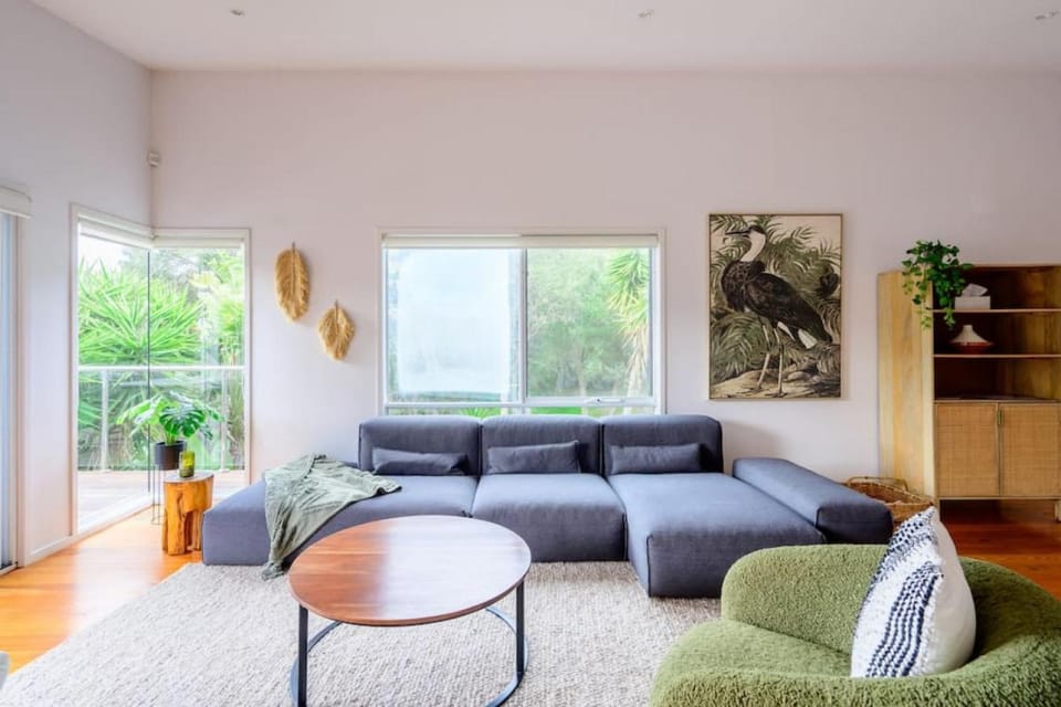 Living room, Decorative detail, Seating area