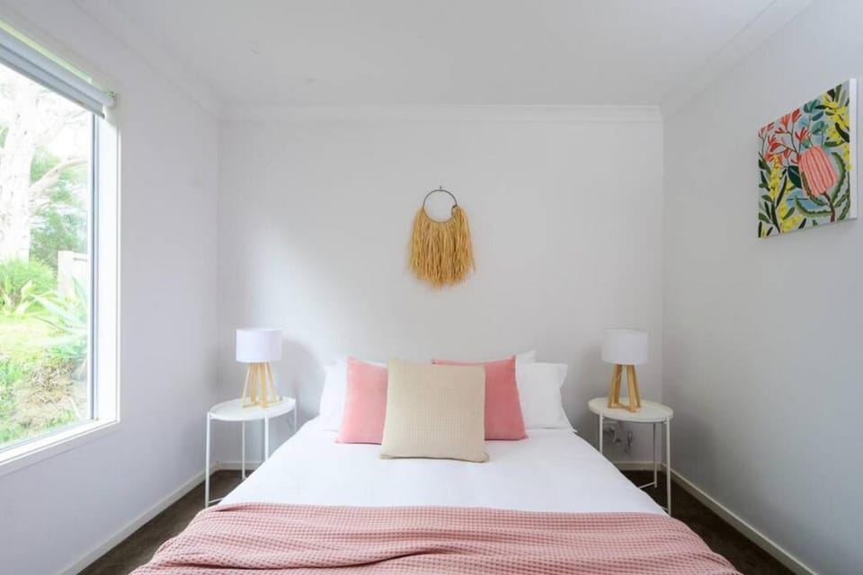 Bed, Photo of the whole room, Decorative detail, Bedroom