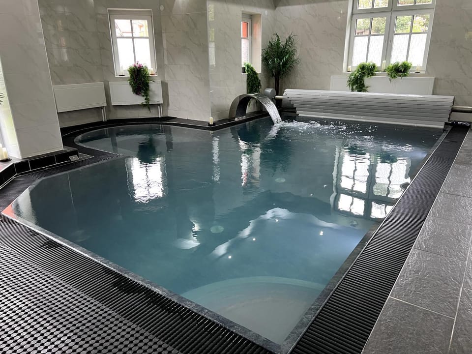 Swimming pool, Swimming pool