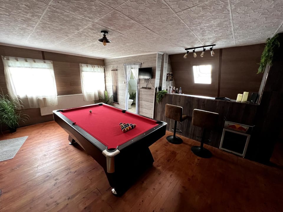 Game Room, minibar