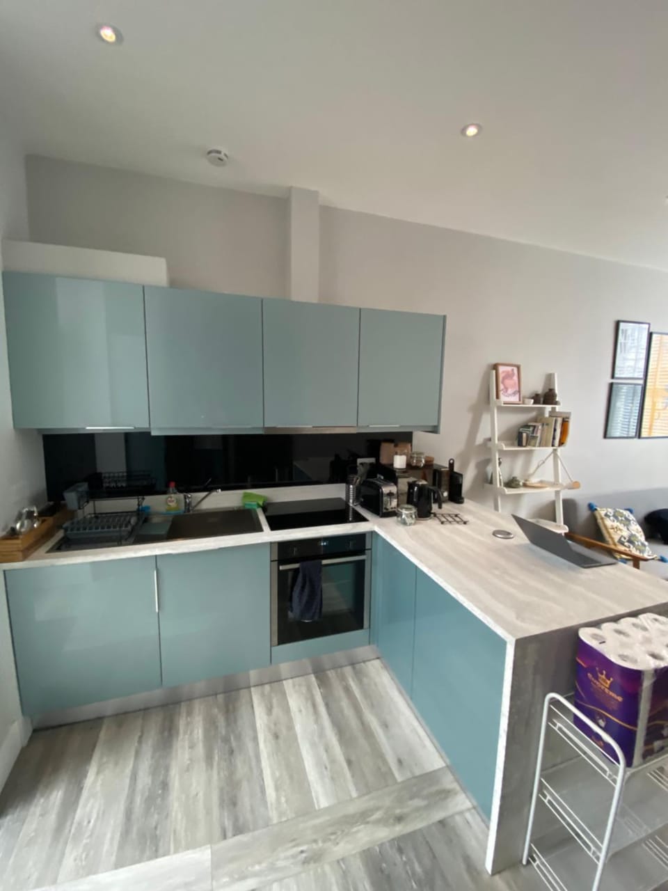 Chic 1BD Flat wPatio - 2 Mins from Baron's Court! Apartment in City of Westminster