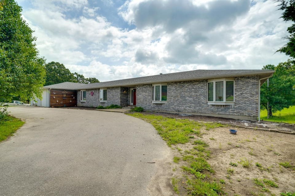 Near Fort Leonard Wood | Perfect for Graduations House in Ozark Mountains