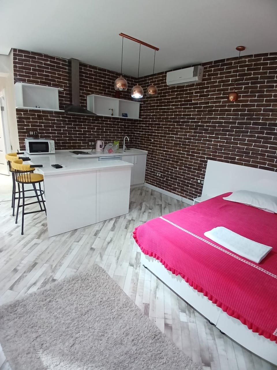 ЖК Радужный на Майлина 54 аэропорт 5 минут, перед Озером Apartment in Almaty