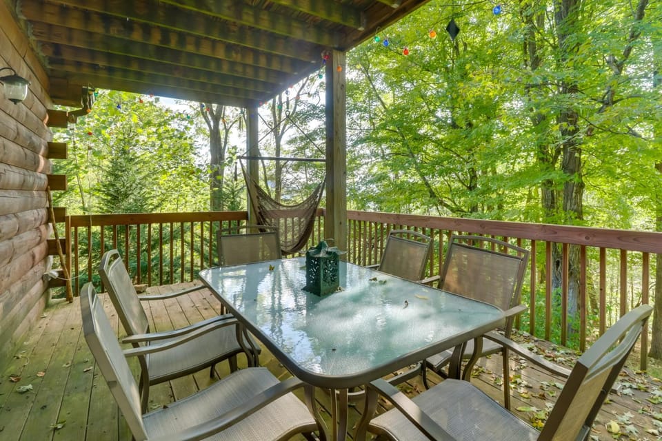 Virginia Mountain Cabin w/ Decks & Fireplaces Cabin in Shenandoah Valley