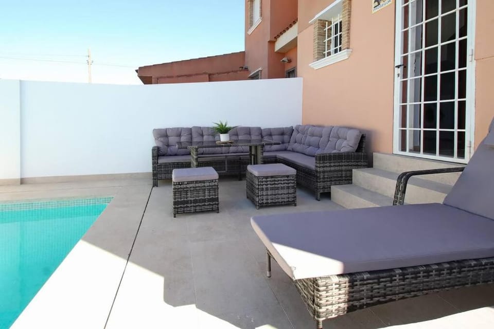 Patio, Balcony/Terrace, Seating area, Swimming pool, sunbed