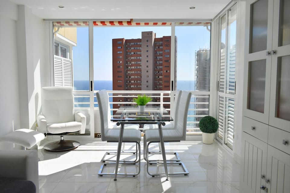 Natural landscape, Balcony/Terrace, Seating area, Dining area, Sea view