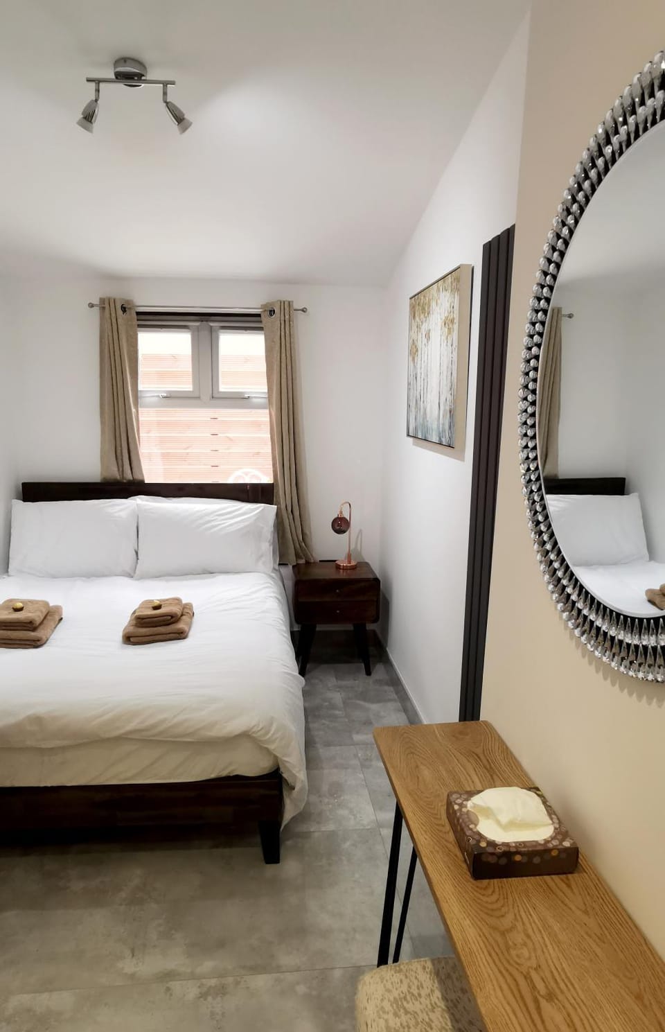 Bed, Photo of the whole room, Bedroom