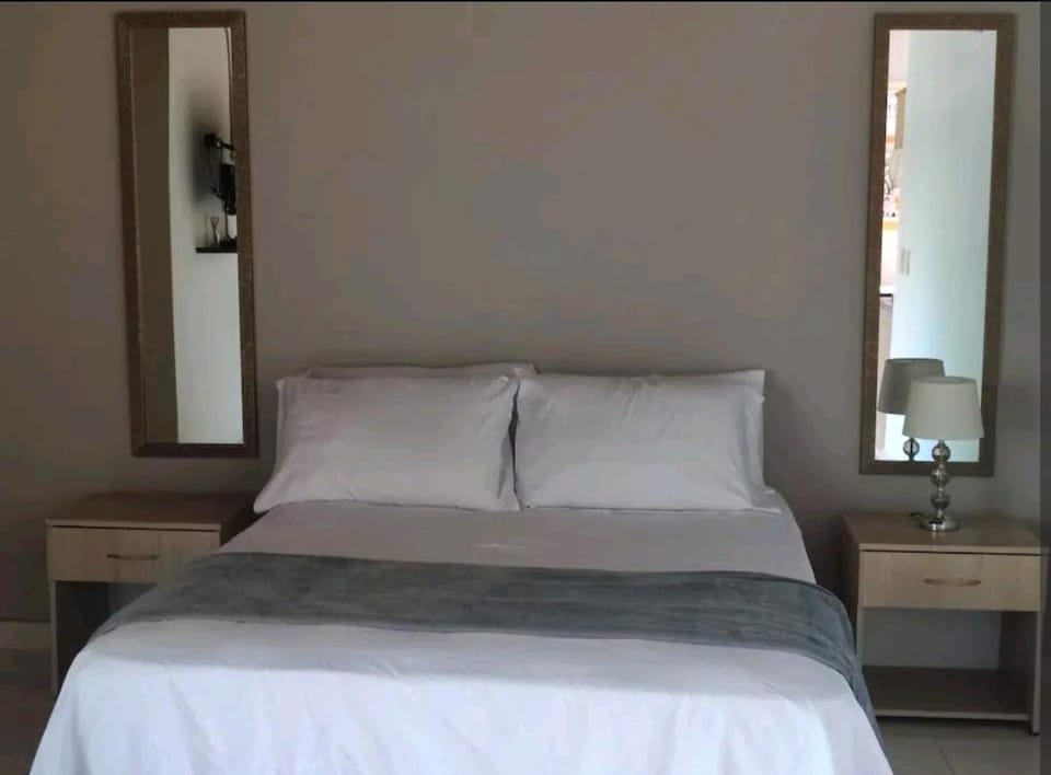 apartamento loft a media cuadra de la estación floresta Apartment in Medellin