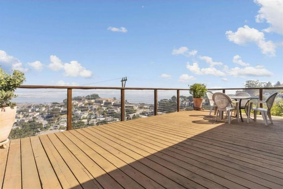 Stunning Views by the Bay 2BR House in Brisbane