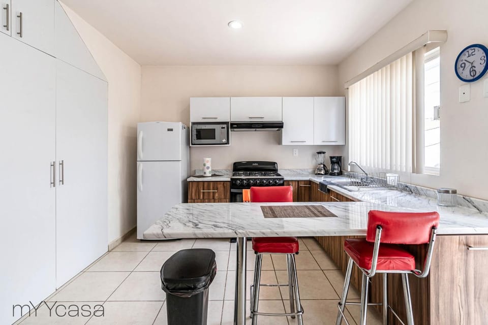 Coffee/tea facilities, Kitchen or kitchenette, minibar, pet friendly, stove