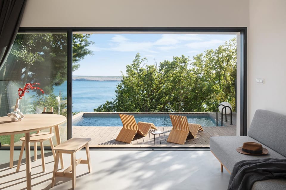 Living room, Garden view, Sea view