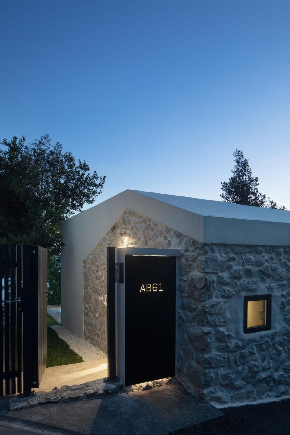 Facade/entrance, Neighbourhood