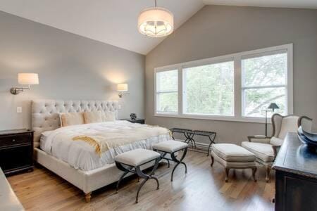 Family Home in 12 South, Mins to Local Favorites, Screened in Porch, Walk to Shopping in 12 South, 10 Minutes to Broadway, Dedicated Parking, Perfect for Families, 24 Hr Hospitality House in Nashville