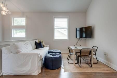 Family Home in 12 South, Mins to Local Favorites, Screened in Porch, Walk to Shopping in 12 South, 10 Minutes to Broadway, Dedicated Parking, Perfect for Families, 24 Hr Hospitality House in Nashville