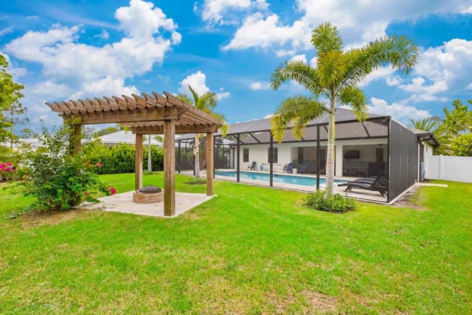 Paradise Daydream House in North Naples