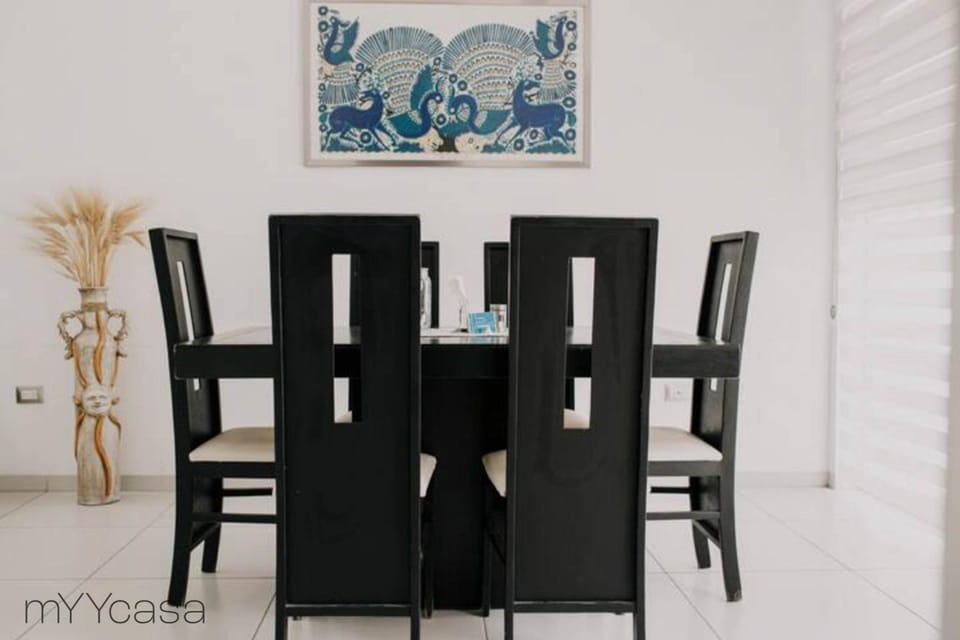Seating area, Dining area
