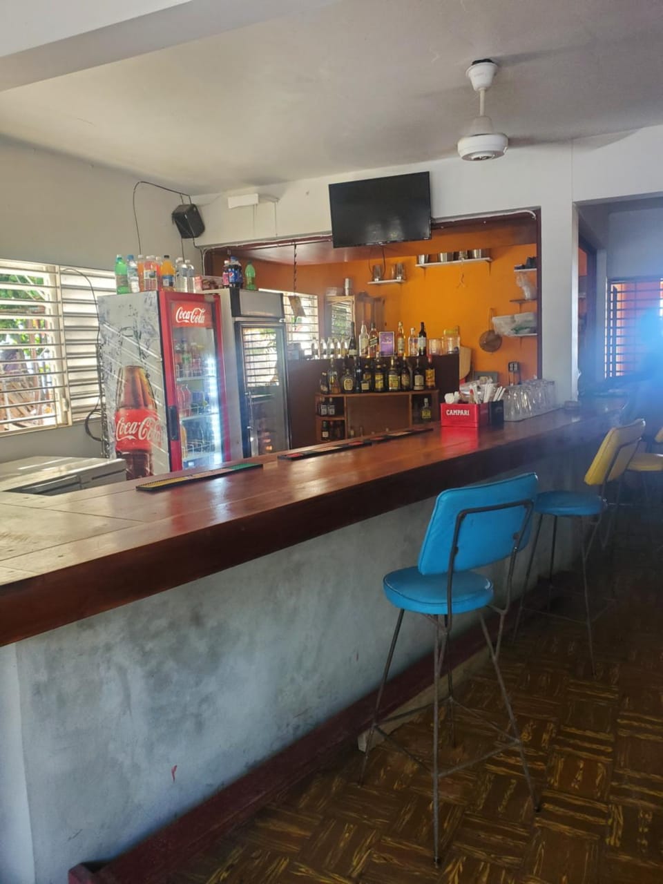 Restaurant/places to eat, TV and multimedia, Lounge or bar, Food and drinks, Drinks