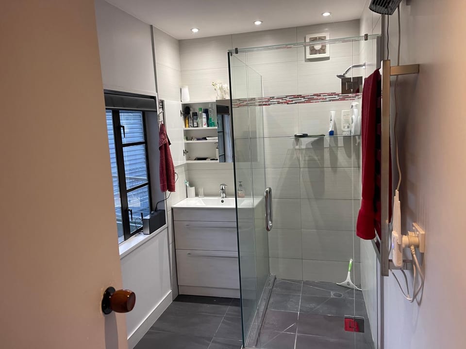 Kaiapoi Village Deluxe Room with En-Suite Bathroom Vacation rental in Canterbury