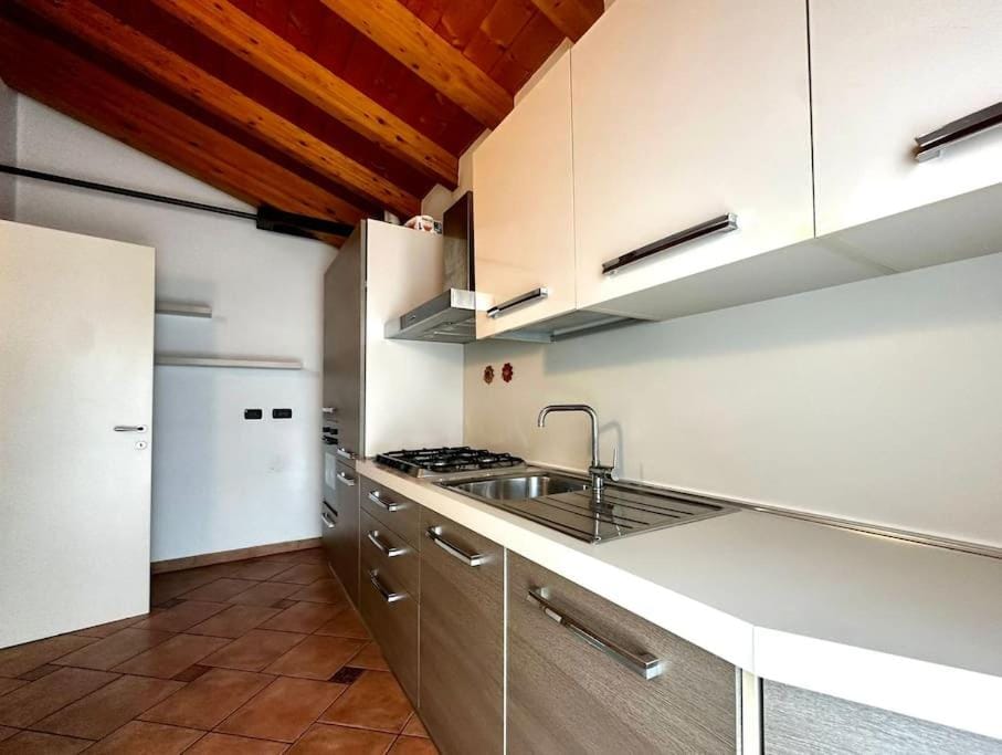 Kitchen or kitchenette, dishwasher, stove